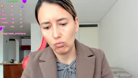 Snapshot of zoe_jeane_beker chatting on June 2026 08:10:01 PM ZOE online show from June 2026 08:10:01 PM