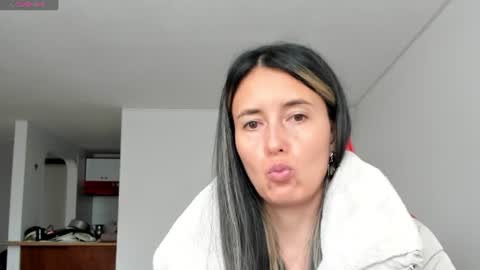 Snapshot of zoe_jeane_beker chatting on July 2026 09:10:01 PM ZOE online show from July 2026 09:10:01 PM