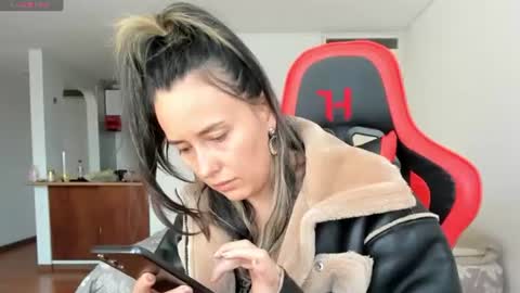 Snapshot of zoe_jeane_beker chatting on July 2026 07:39:01 PM ZOE online show from July 2026 07:39:01 PM