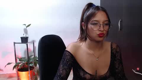 Snapshot of zoe_khall chatting on November 2025 03:53:02 AM ZOE online show from November 2025 03:53:02 AM