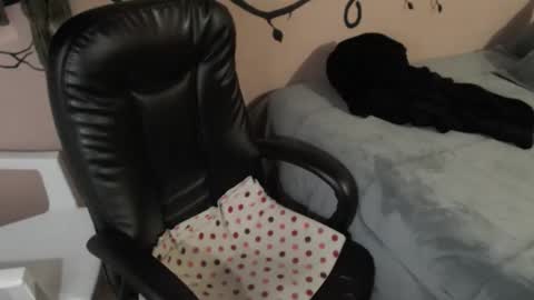 Zoe Koller online show from April 2026 02:44:01 PM