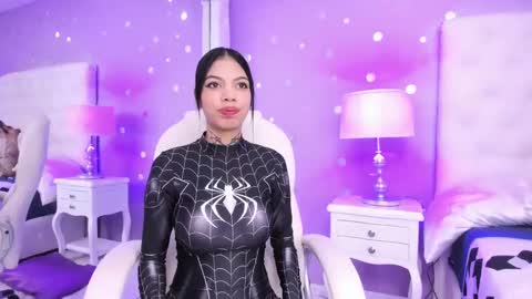 Snapshot of zoe_kravitx chatting on January 2025 08:51:02 AM CAMILA online show from January 2025 08:51:02 AM