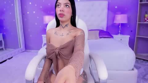 Snapshot of zoe_kravitx chatting on January 2025 07:54:01 AM CAMILA online show from January 2025 07:54:01 AM