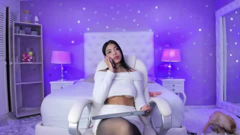 Snapshot of zoe_kravitx chatting on February 2025 12:29:01 PM CAMILA online show from February 2025 12:29:01 PM