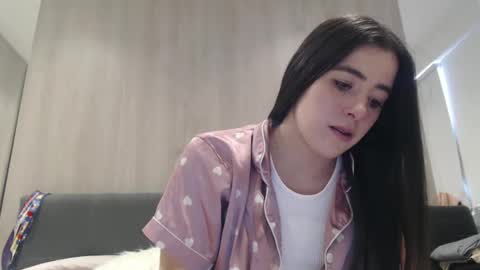 Snapshot of zoe_mill33r chatting on September 2025 06:07:01 PM Zoe online show from September 2025 06:07:01 PM