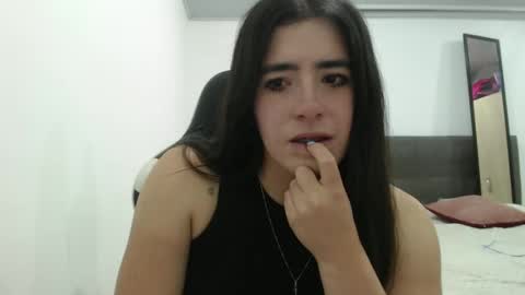 Snapshot of zoe_mill33r chatting on February 2026 05:07:02 AM Zoe online show from February 2026 05:07:02 AM