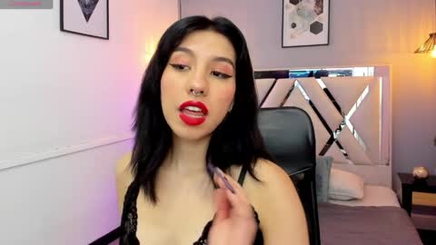 zoe_moreau online show from April 2026 07:58:01 PM