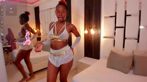 Zoe Novakk  online show from November 2025 02:50:01 PM