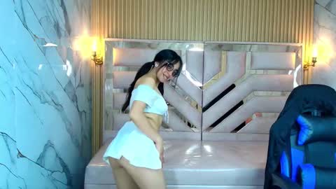 Zoe  online show from September 2025 03:19:02 AM