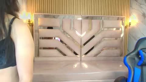 Zoe  online show from October 2025 03:18:01 AM