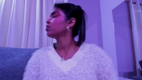 Zoe online show from September 2025 03:01:01 AM