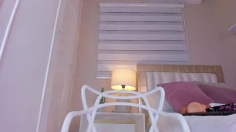 Hi guys i am Zoe  online show from February 2025 12:21:01 PM