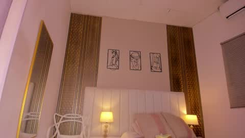 Hi guys i am Zoe  online show from March 2026 11:38:02 AM