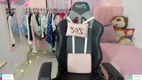 zoe_sullivan_ online show from February 2026 09:25:02 AM