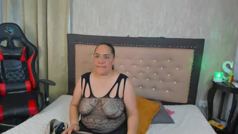 zoedeleon online show from July 2026 07:16:01 PM