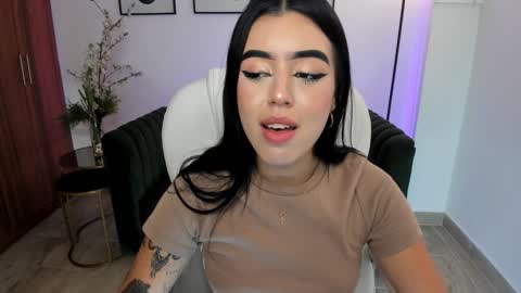 Snapshot of zoee_jackson chatting on January 2025 07:00:02 PM zoee jackson online show from January 2025 07:00:02 PM