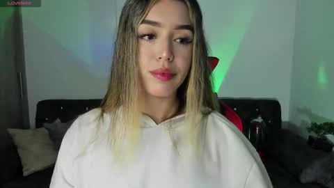 Snapshot of zoee_jackson chatting on November 2025 02:22:01 AM zoee jackson online show from November 2025 02:22:01 AM