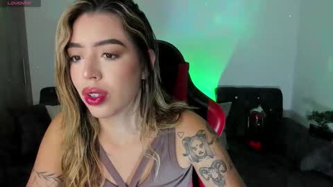 Snapshot of zoee_jackson chatting on November 2025 08:22:02 AM zoee jackson online show from November 2025 08:22:02 AM