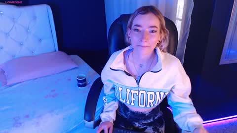 Snapshot of zoee_joness chatting on January 2025 11:54:02 AM zoe online show from January 2025 11:54:02 AM