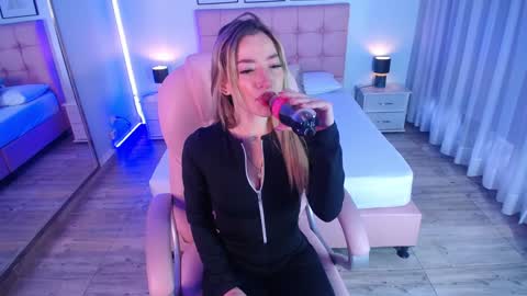 Snapshot of zoee_joness chatting on January 2025 12:04:02 PM zoe online show from January 2025 12:04:02 PM