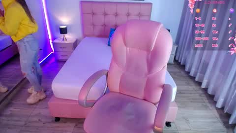 Snapshot of zoee_joness chatting on February 2025 12:01:02 PM zoe online show from February 2025 12:01:02 PM