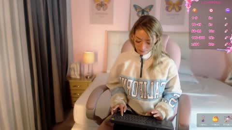 Snapshot of zoee_joness chatting on February 2025 09:32:02 AM zoe online show from February 2025 09:32:02 AM