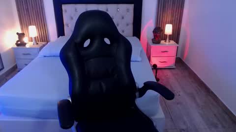 Snapshot of zoee_joness chatting on October 2025 03:48:01 AM zoe online show from October 2025 03:48:01 AM