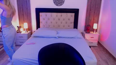 Snapshot of zoee_joness chatting on October 2025 03:50:02 AM zoe online show from October 2025 03:50:02 AM