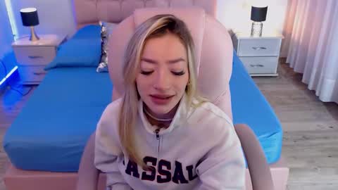 Snapshot of zoee_joness chatting on November 2025 04:21:01 AM zoe online show from November 2025 04:21:01 AM