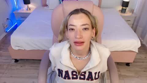 Snapshot of zoee_joness chatting on May 2026 04:36:01 PM zoe online show from May 2026 04:36:01 PM