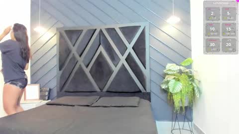 Zoe 3 online show from September 2025 05:13:02 PM