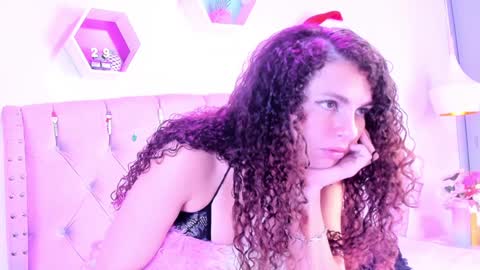 Snapshot of zoehilton chatting on December 2024 08:10:02 PM Zoe online show from December 2024 08:10:02 PM