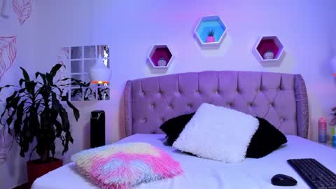 Snapshot of zoehilton chatting on January 2025 03:57:02 PM Zoe online show from January 2025 03:57:02 PM