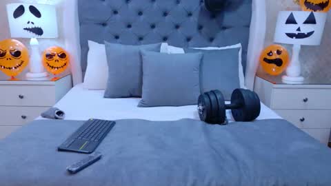 Zoe Krug online show from October 2025 04:08:01 PM