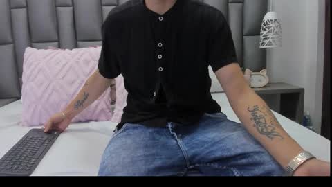 Zoe Krug online show from March 2026 12:33:02 PM