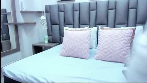 Zoe Krug online show from March 2026 12:09:01 PM