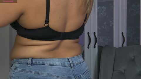 ZoeMesmerize online show from December 2024 05:02:01 AM