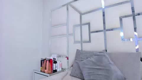 Snapshot of zoeswanx chatting on December 2025 12:11:02 PM ZoeSwam online show from December 2025 12:11:02 PM