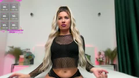 Snapshot of zoey_marye chatting on December 2025 03:10:01 PM Zoey online show from December 2025 03:10:01 PM