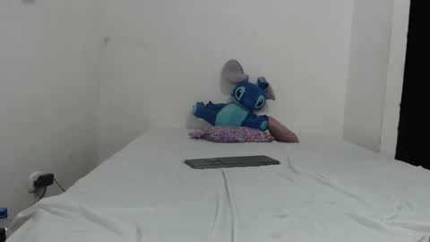 Snapshot of zoeyandnoah chatting on November 2025 02:44:01 AM ZoeyANDNoah online show from November 2025 02:44:01 AM