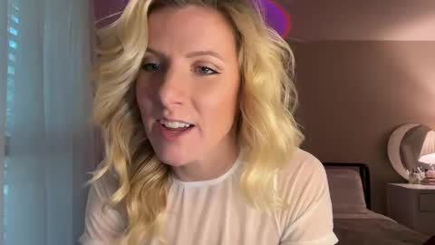 Zoeydanner online show from December 2024 07:16:01 PM