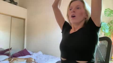 Zoeydanner online show from December 2024 07:50:02 PM