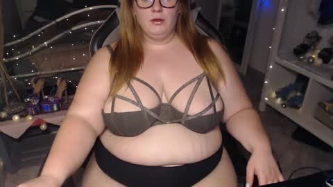 Snapshot of zoeyleyx chatting on December 2024 02:01:02 AM zoeyleyx online show from December 2024 02:01:02 AM