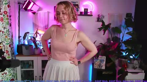 Snapshot of zoeyryan chatting on November 2025 06:29:01 PM Zoey Ryan online show from November 2025 06:29:01 PM