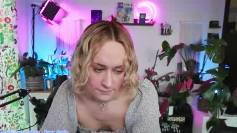 Snapshot of zoeyryan chatting on December 2025 05:51:02 PM Zoey Ryan online show from December 2025 05:51:02 PM