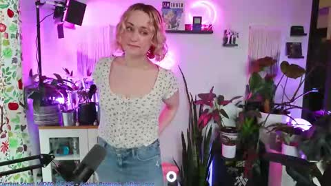 Snapshot of zoeyryan chatting on January 2026 06:21:01 PM Zoey Ryan online show from January 2026 06:21:01 PM
