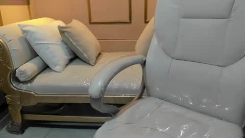 Z O E online show from November 2025 12:08:02 PM