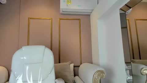 Z O E online show from December 2025 11:52:02 AM