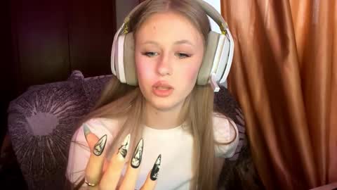 Snapshot of zofiahoetger chatting on February 2026 08:37:01 AM Lisa online show from February 2026 08:37:01 AM