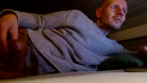 Snapshot of zolexthomas chatting on December 2024 08:40:01 PM zolexthomas online show from December 2024 08:40:01 PM